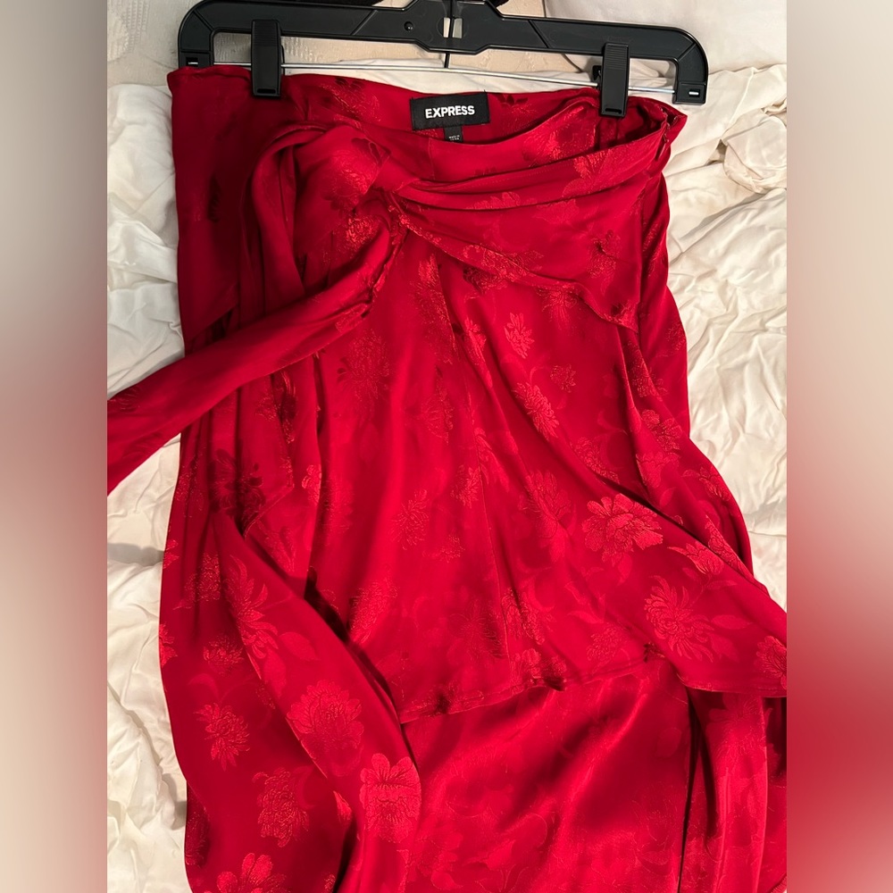 New without tags size 8 red express high low wrap skirt